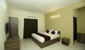 Egyptian cotton sheets, premium bedding, in-room safe, free WiFi - Fabhotel I Live Inn (Chennai)
