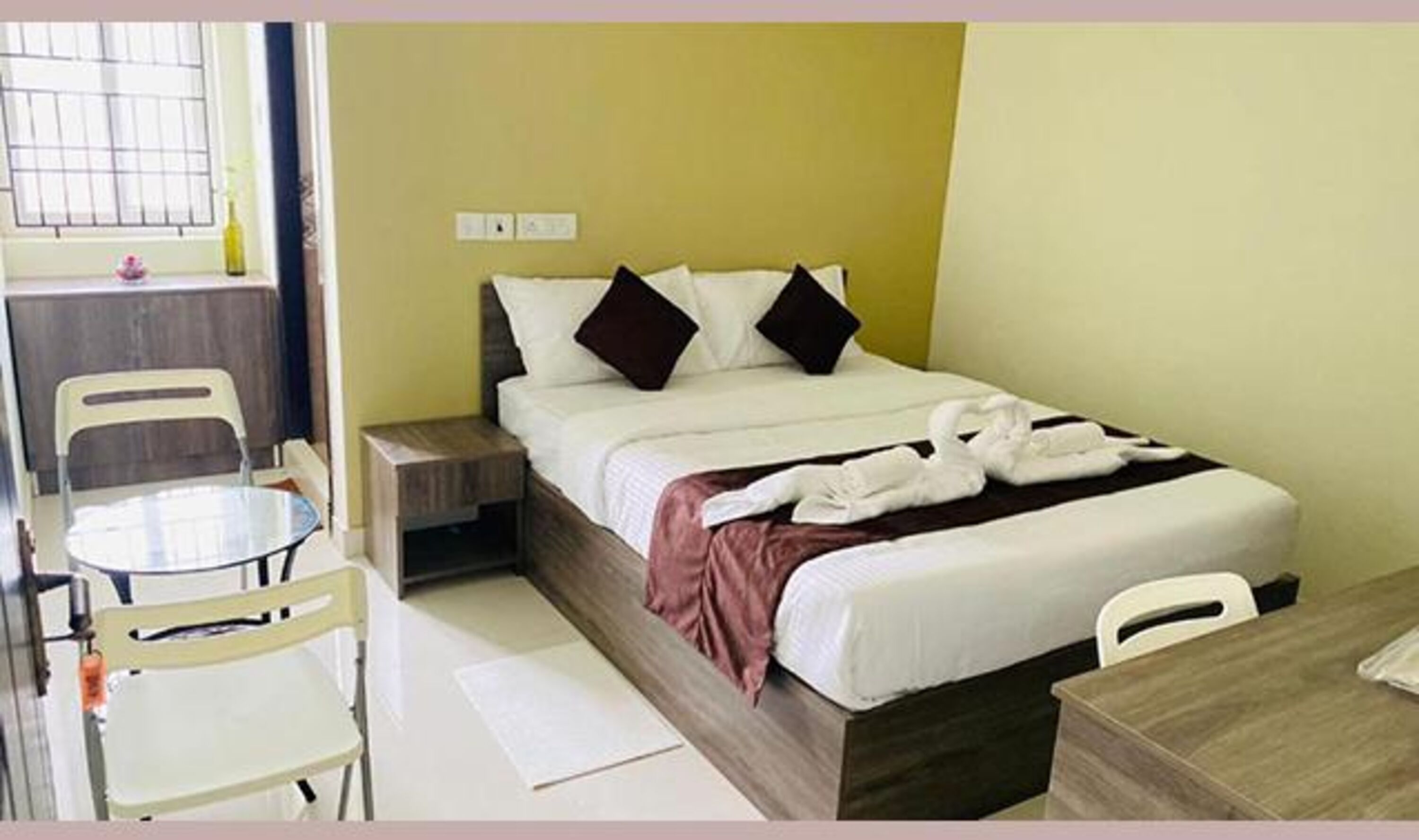 Egyptian cotton sheets, premium bedding, in-room safe, free WiFi