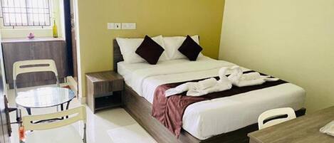 Egyptian cotton sheets, premium bedding, in-room safe, free WiFi