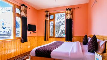 Egyptian cotton sheets, premium bedding, in-room safe, free WiFi