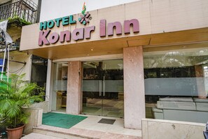 Property entrance - Fabhotel Konar Inn (Navi Mumbai)