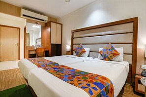 Egyptian cotton sheets, premium bedding, in-room safe, free WiFi - Fabhotel Konar Inn (Navi Mumbai)