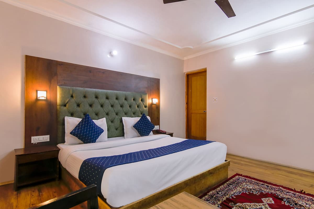 Egyptian cotton sheets, premium bedding, in-room safe, free WiFi