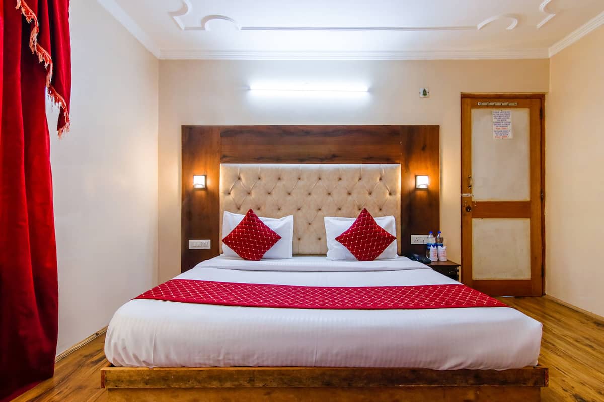 Egyptian cotton sheets, premium bedding, in-room safe, free WiFi