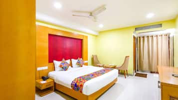 Egyptian cotton sheets, premium bedding, in-room safe, free WiFi