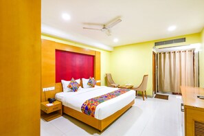Egyptian cotton sheets, premium bedding, in-room safe, free WiFi - Fabhotel Prime Mahalaya Residency (Chennai)