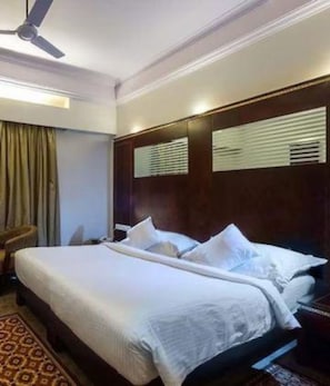 Egyptian cotton sheets, premium bedding, in-room safe, free WiFi