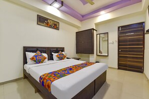 Egyptian cotton sheets, premium bedding, in-room safe, free WiFi