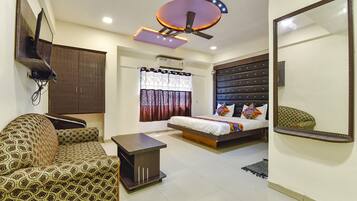 Egyptian cotton sheets, premium bedding, in-room safe, free WiFi