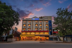 Exterior - Fabhotel Crystal Inn Ii (Ahmedabad)