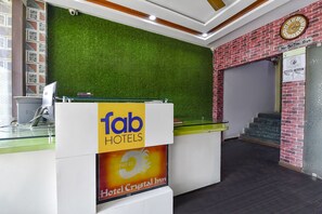 Reception - Fabhotel Crystal Inn Ii (Ahmedabad)