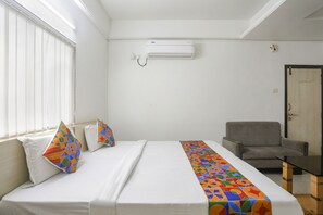 Luxury Room | Egyptian cotton sheets, premium bedding, in-room safe, free WiFi - Fabhotel Vinayak Inn (Nagpur)