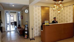 Quầy tiếp tân