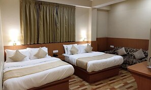 Egyptian cotton sheets, premium bedding, in-room safe, free WiFi - Fabhotel Prime Denzong Shiron (Gangtok)