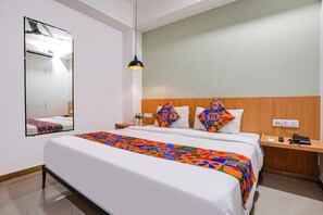 Egyptian cotton sheets, premium bedding, in-room safe, free WiFi