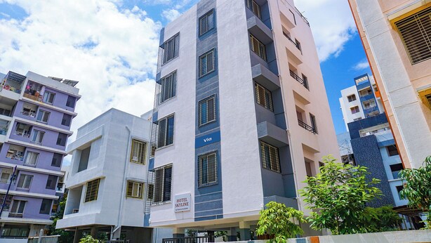 A multi-story hotel with balconies, a sign indicating 'Hotel Skyline,' and a clear sky. - Fabhotel Skyline I (Pune)