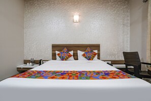 Egyptian cotton sheets, premium bedding, in-room safe, free WiFi - Fabhotel Prime Shahu (Sinnar)