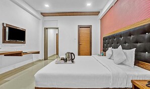 Egyptian cotton sheets, premium bedding, in-room safe, free WiFi - FabHotel Olive Residency Inn (Chennai)