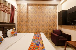 Egyptian cotton sheets, premium bedding, in-room safe, free WiFi - Fabhotel Happy Stay Inn (Nagpur)