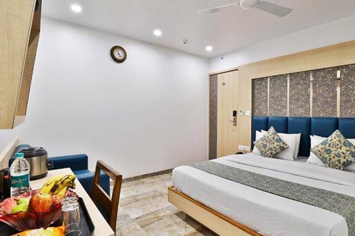 Egyptian cotton sheets, premium bedding, in-room safe, free WiFi