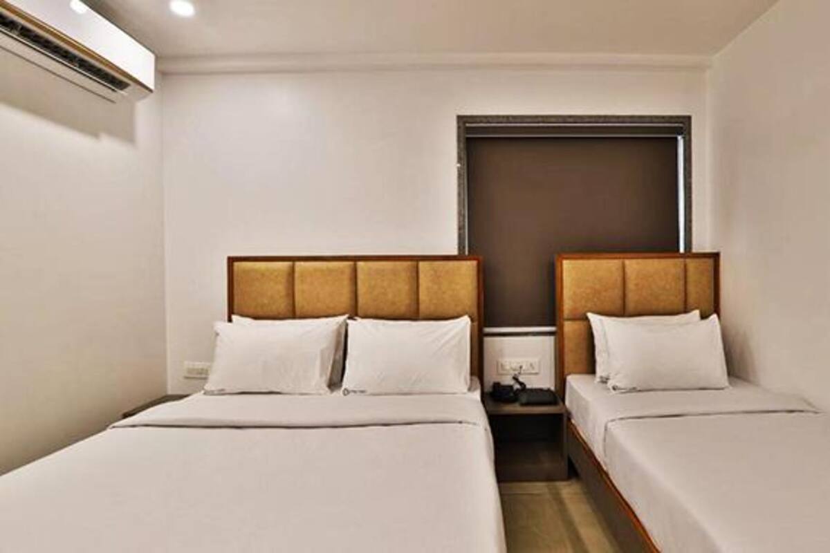 Egyptian cotton sheets, premium bedding, in-room safe, free WiFi