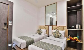 Egyptian cotton sheets, premium bedding, in-room safe, free WiFi