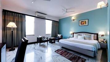 Luxury Room, 1 Queen Bed | Egyptian cotton sheets, premium bedding, in-room safe, WiFi (free)