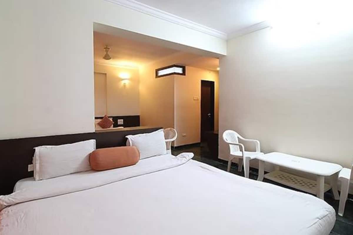 Premium Room | Egyptian cotton sheets, premium bedding, in-room safe, free WiFi