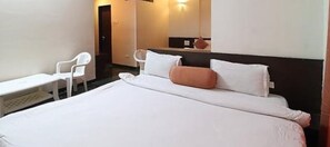 Premium Room | Egyptian cotton sheets, premium bedding, in-room safe, free WiFi - Fabhotel Prime Kb'S Grand (Rahata)