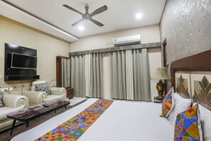 Egyptian cotton sheets, premium bedding, in-room safe, free WiFi - Fabhotel Classic Stay Inn (Nagpur)