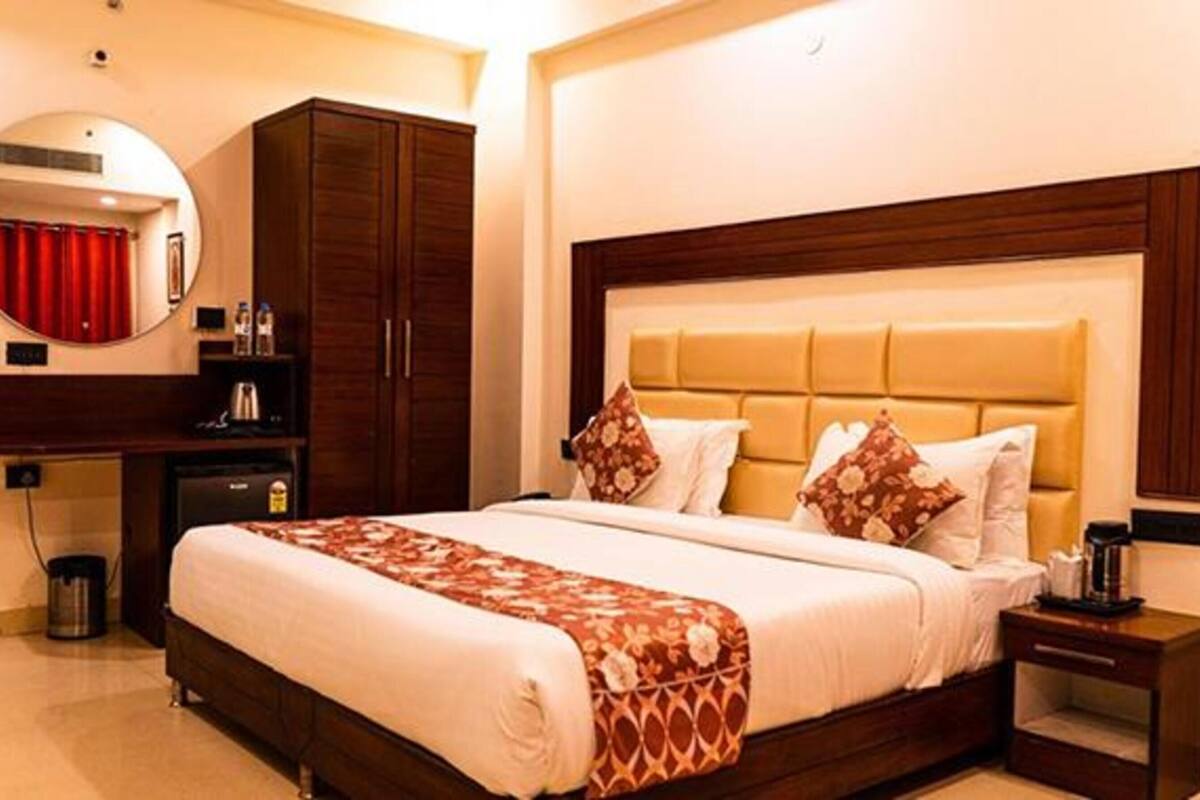 Egyptian cotton sheets, premium bedding, in-room safe, free WiFi