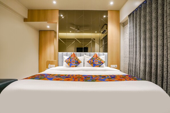 Egyptian cotton sheets, premium bedding, in-room safe, free WiFi - Fabhotel Springs Lodging (Mumbai)