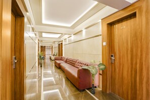 Lobby - Fabhotel Springs Lodging (Mumbai)