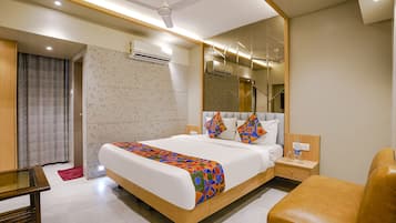 Deluxe Room | Egyptian cotton sheets, premium bedding, in-room safe, free WiFi