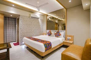 华丽客房 | 埃及棉床单、高档床上用品、客房内保险箱、免费 WiFi