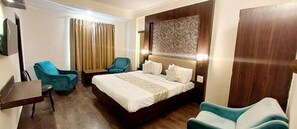 Premium Room | Egyptian cotton sheets, premium bedding, in-room safe, free WiFi - Fabhotel Prime Garden View (Jaipur)