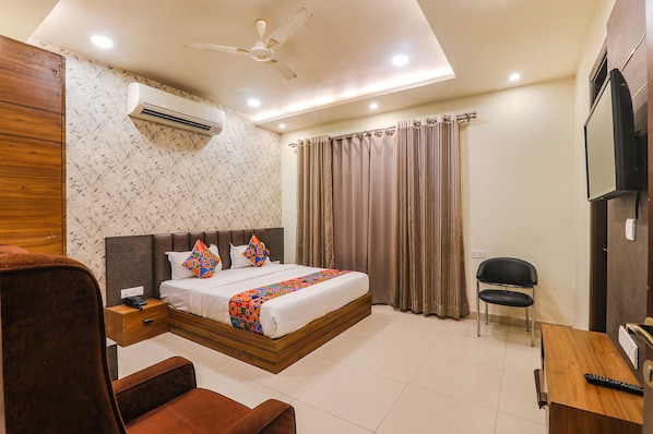 Egyptian cotton sheets, premium bedding, in-room safe, free WiFi