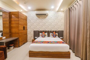 Egyptian cotton sheets, premium bedding, in-room safe, free WiFi