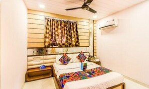 Egyptian cotton sheets, premium bedding, in-room safe, soundproofing
