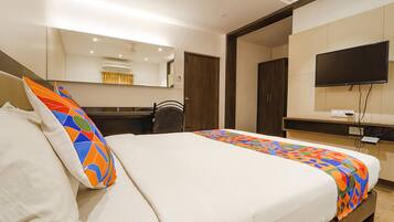 Egyptian cotton sheets, premium bedding, in-room safe, free WiFi
