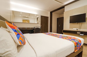 Egyptian cotton sheets, premium bedding, in-room safe, free WiFi