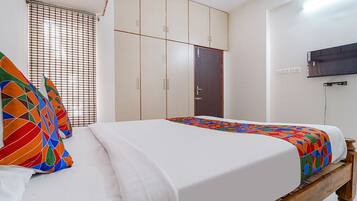 Egyptian cotton sheets, premium bedding, in-room safe, free WiFi