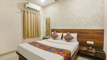 Luxury Room | Egyptian cotton sheets, premium bedding, in-room safe, free WiFi