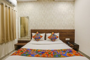Luxury Room | Egyptian cotton sheets, premium bedding, in-room safe, free WiFi - Fabhotel Prince Mama (Gwalior)