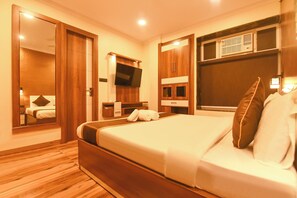 1 bedroom, Egyptian cotton sheets, premium bedding, in-room safe