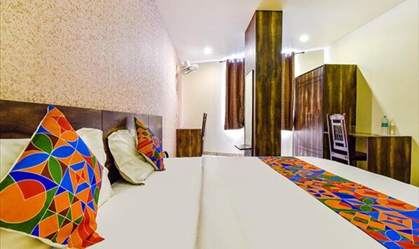 Egyptian cotton sheets, premium bedding, in-room safe, free WiFi - Fabhotel Padmawati Palace (Jaipur)