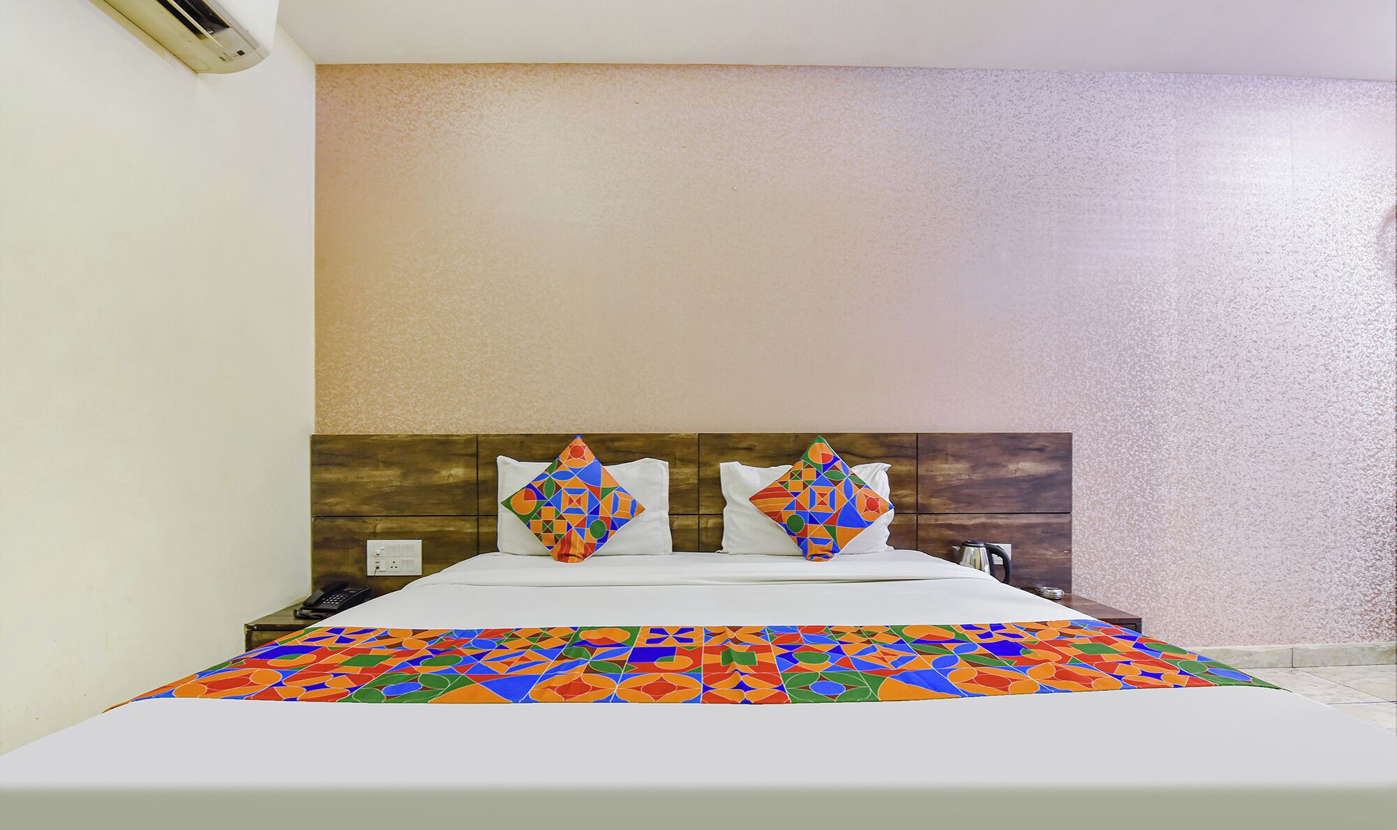 Egyptian cotton sheets, premium bedding, in-room safe, free WiFi