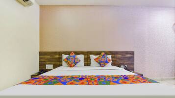 Egyptian cotton sheets, premium bedding, in-room safe, free WiFi