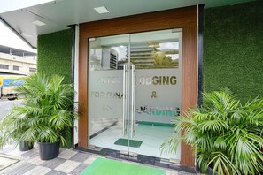 숙박 시설 입구