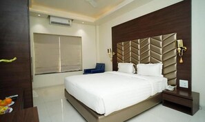 Egyptian cotton sheets, premium bedding, in-room safe, free WiFi - Fabhotel Prime Orange Tree (Nagpur)